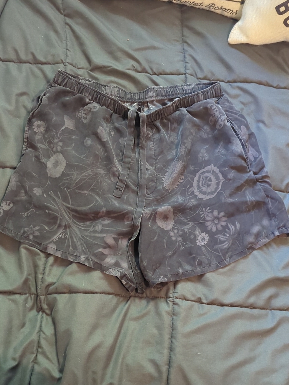 Authentic Gucci Floral Lounge Print Women's Shorts - Gray Size Small - Medium